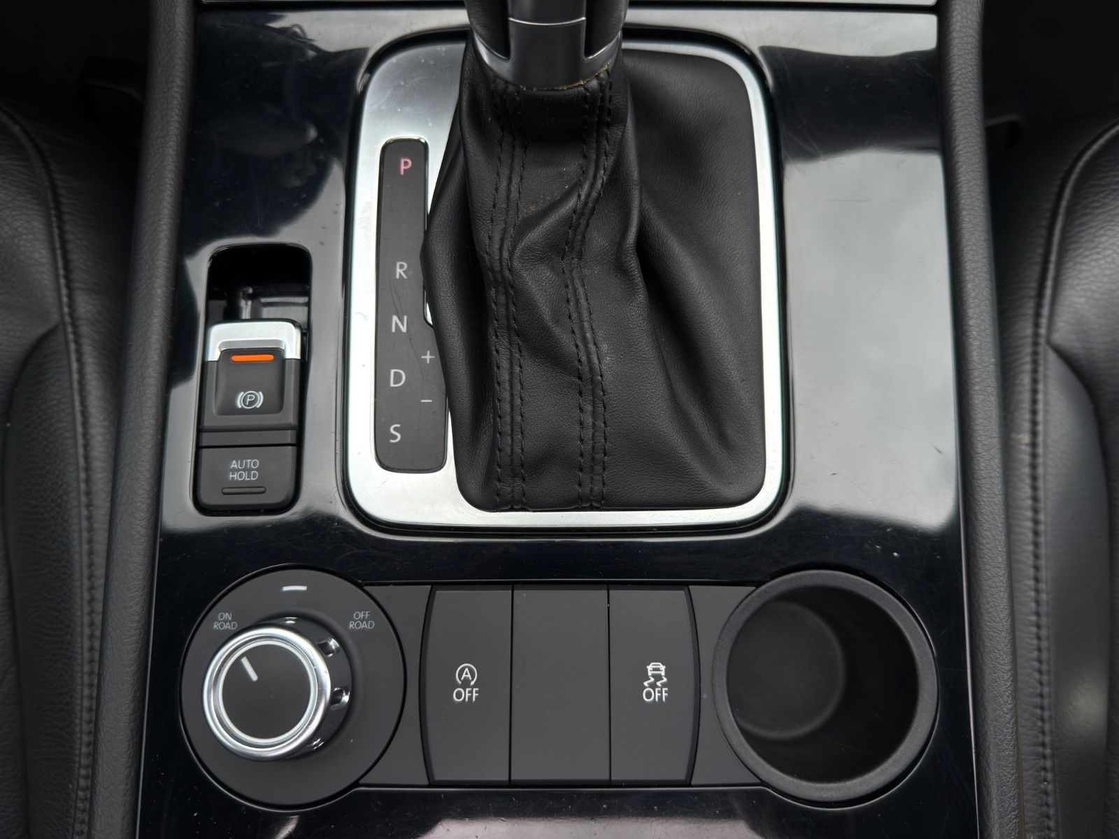 Fahrzeugabbildung Volkswagen Touareg 3.0 V6 TDI *Pano*Kamera*4-Zonen*ST-Heiz*
