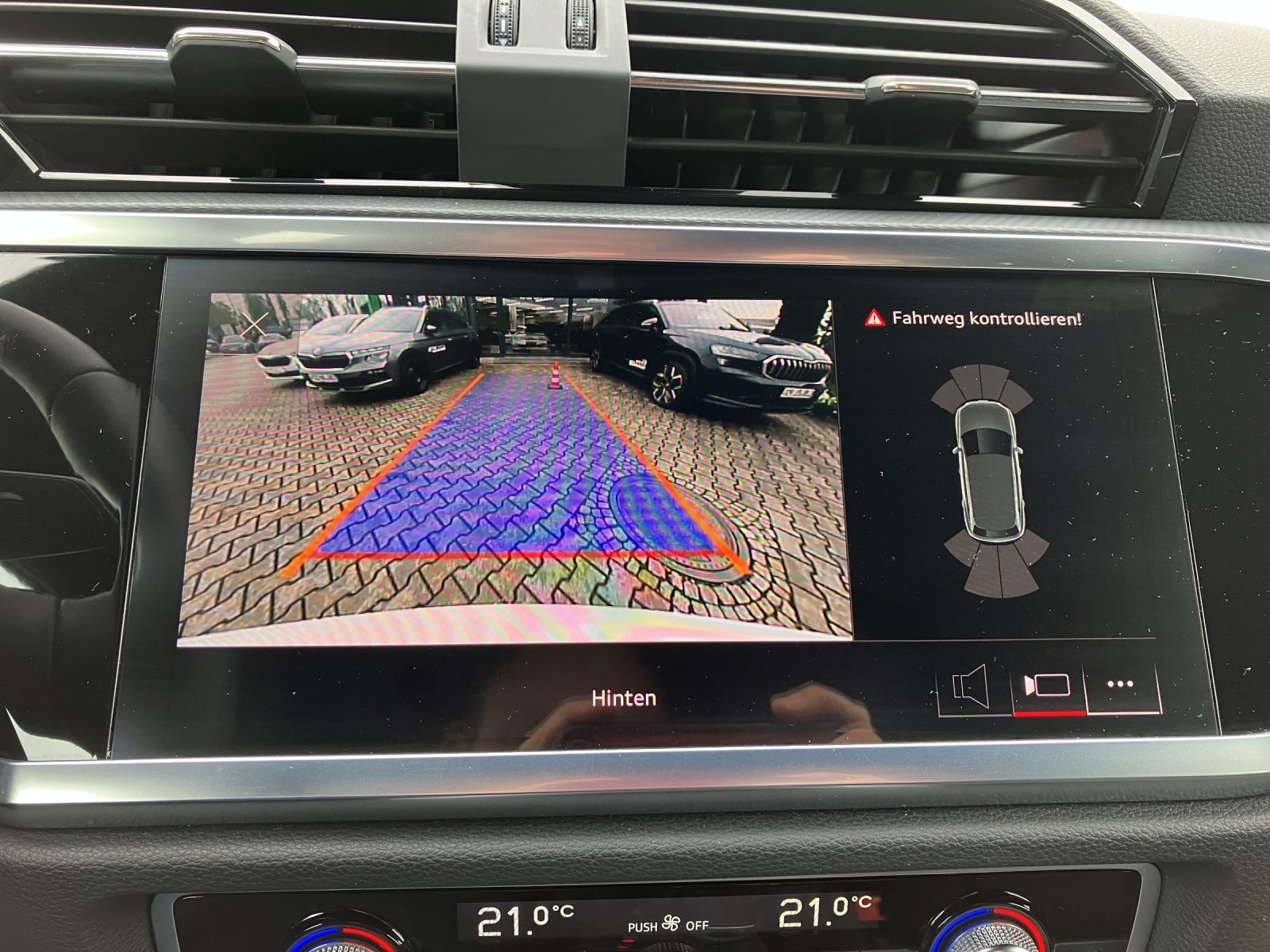 Fahrzeugabbildung Audi Q3 35 TFSI S line
