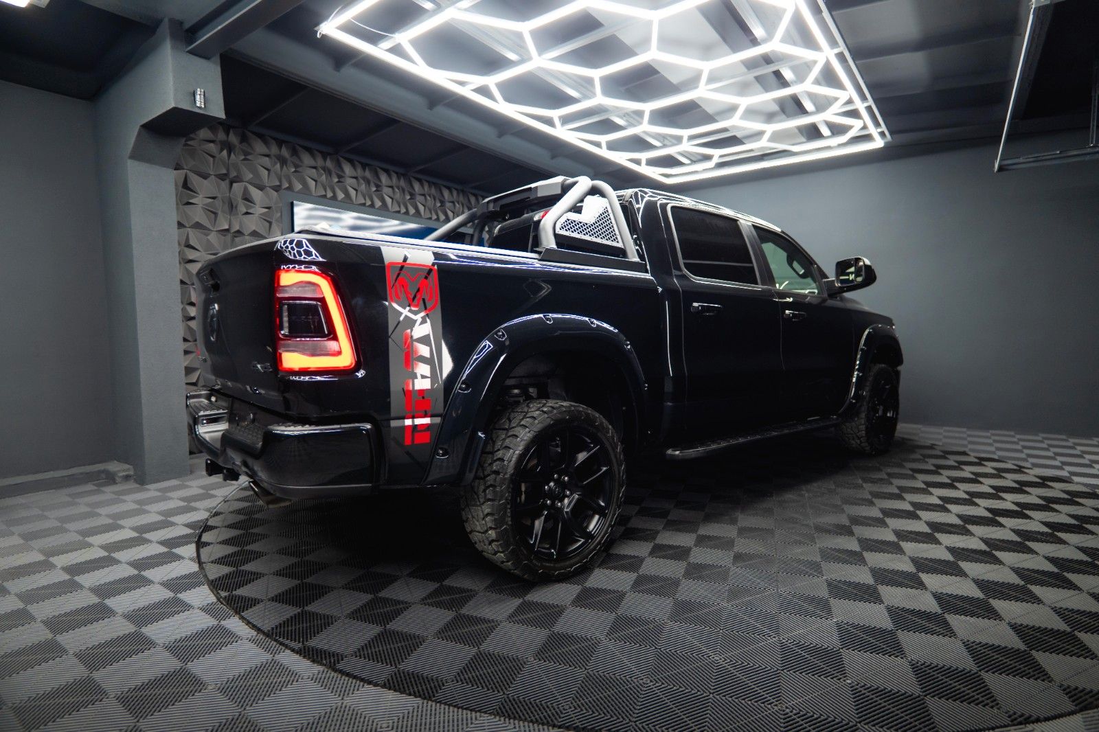 Fahrzeugabbildung Dodge RAM 5.7 V8 HEMI 4x4 NIGHT LARAMIE *Pano*22 Zoll*