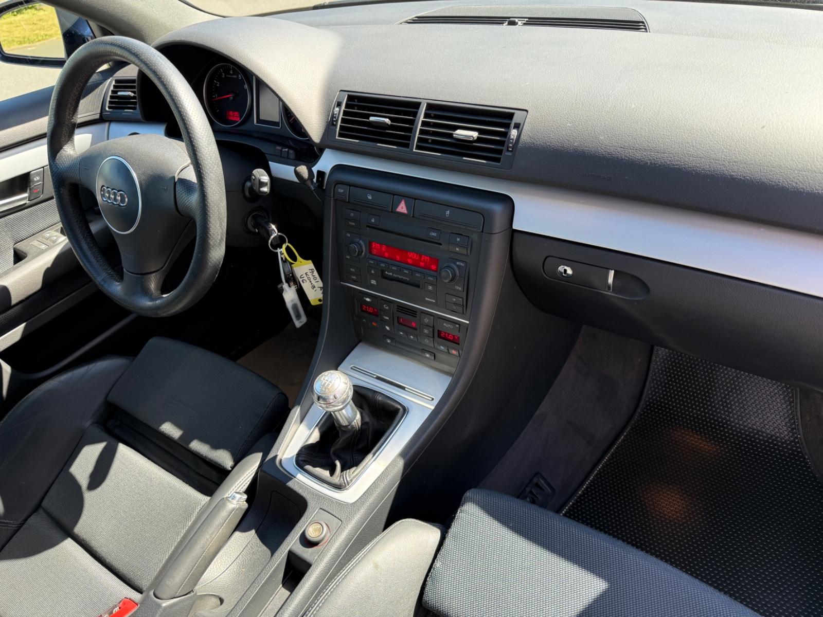 Audi A4 2004 — photo 17