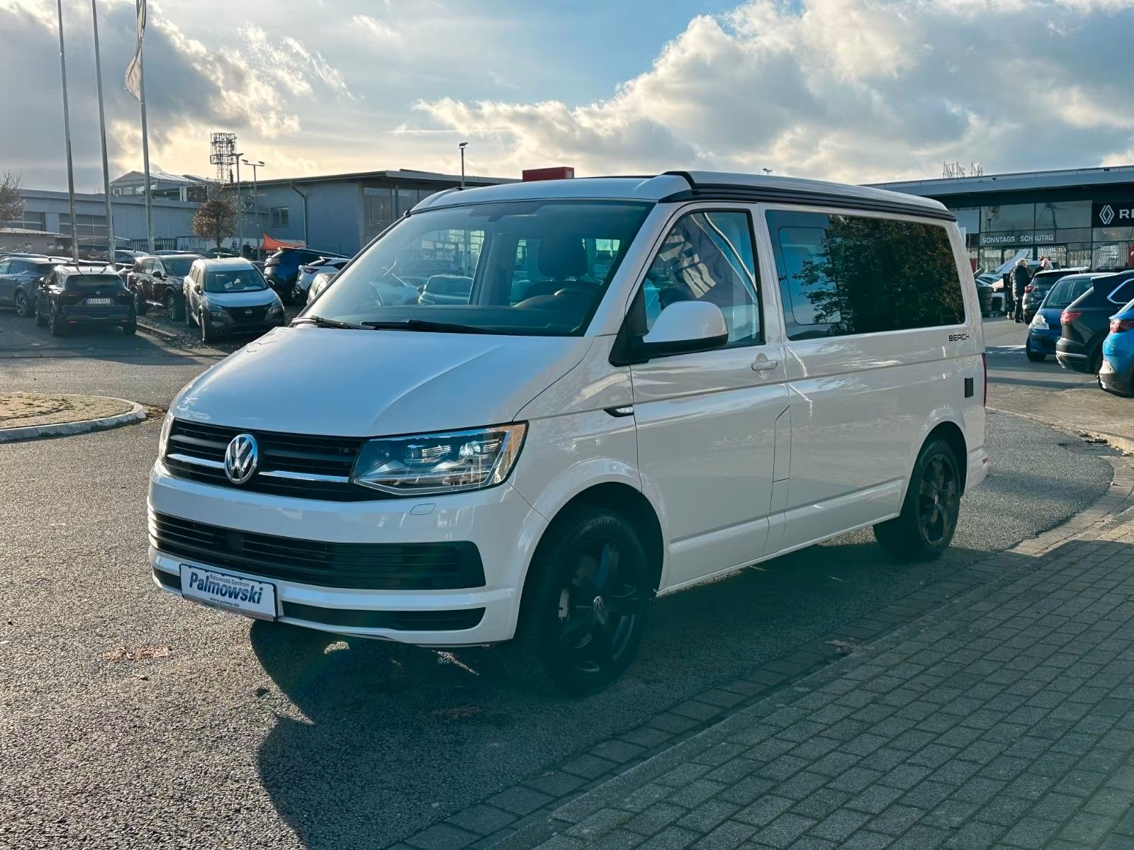 Fahrzeugabbildung Volkswagen T6 California Beach - Automatik + Schlafdach -