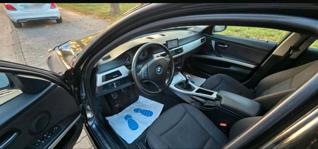 BMW 320 2009 — photo 8