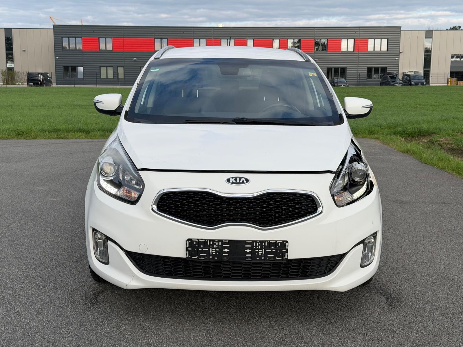 Kia Carens 2014 — rear view