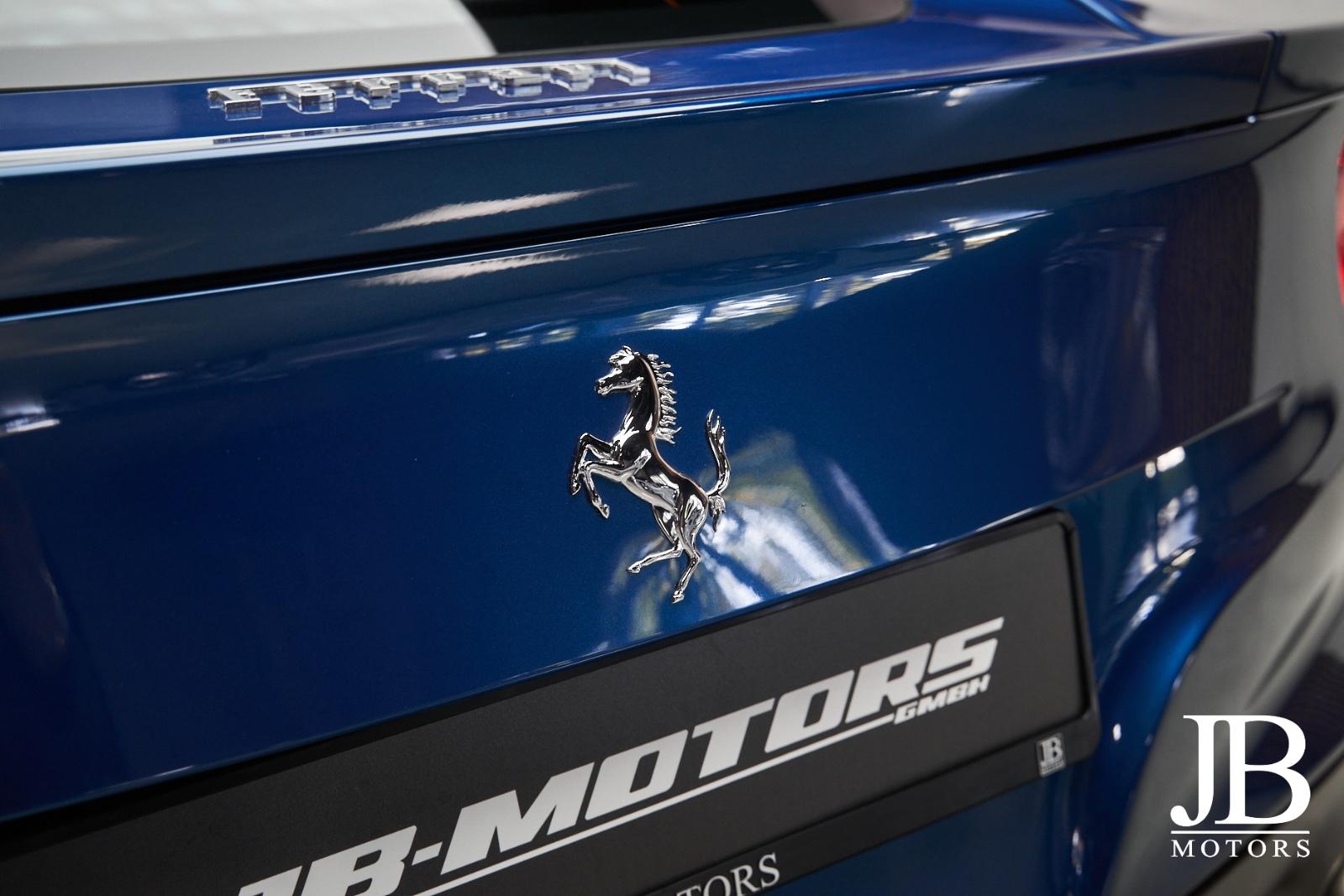 Ferrari F12 Berlinetta V12 740 ch • Atelier Car Blu Abu Dhabi • Carbone • Baquets carbone • Lift • 37 000 km