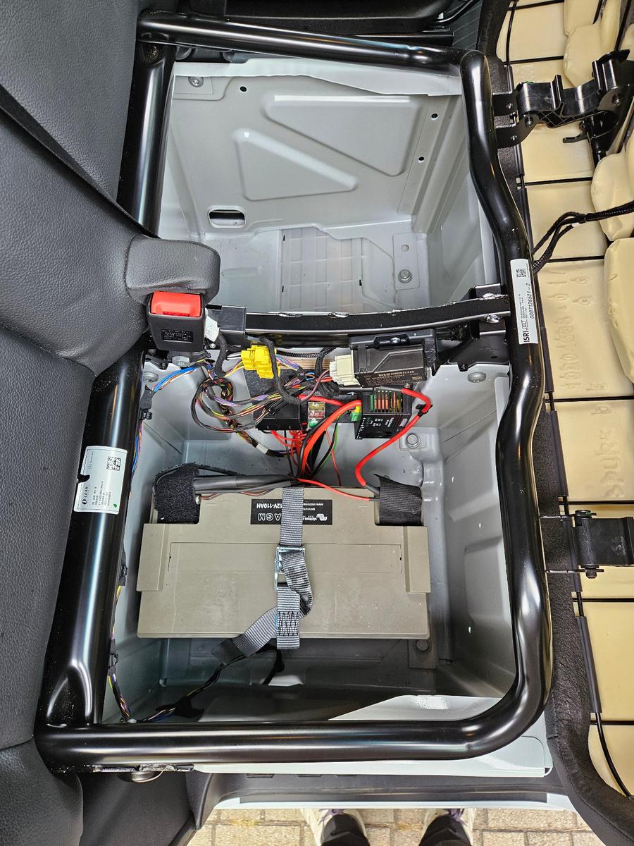 Mercedes-Benz eSprinter 414 BOTT WERKSTATT REGALE FULL HOUSE