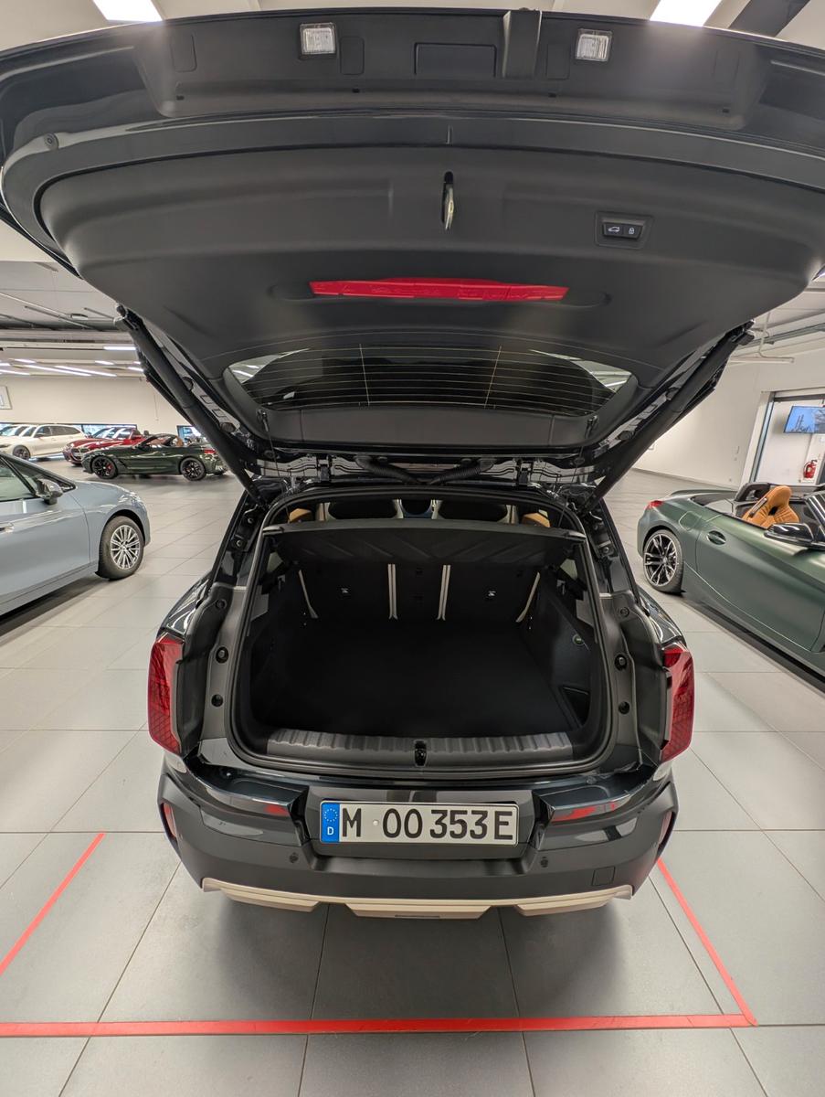 MINI Countryman E Favoured Trim AHK H&K Pano