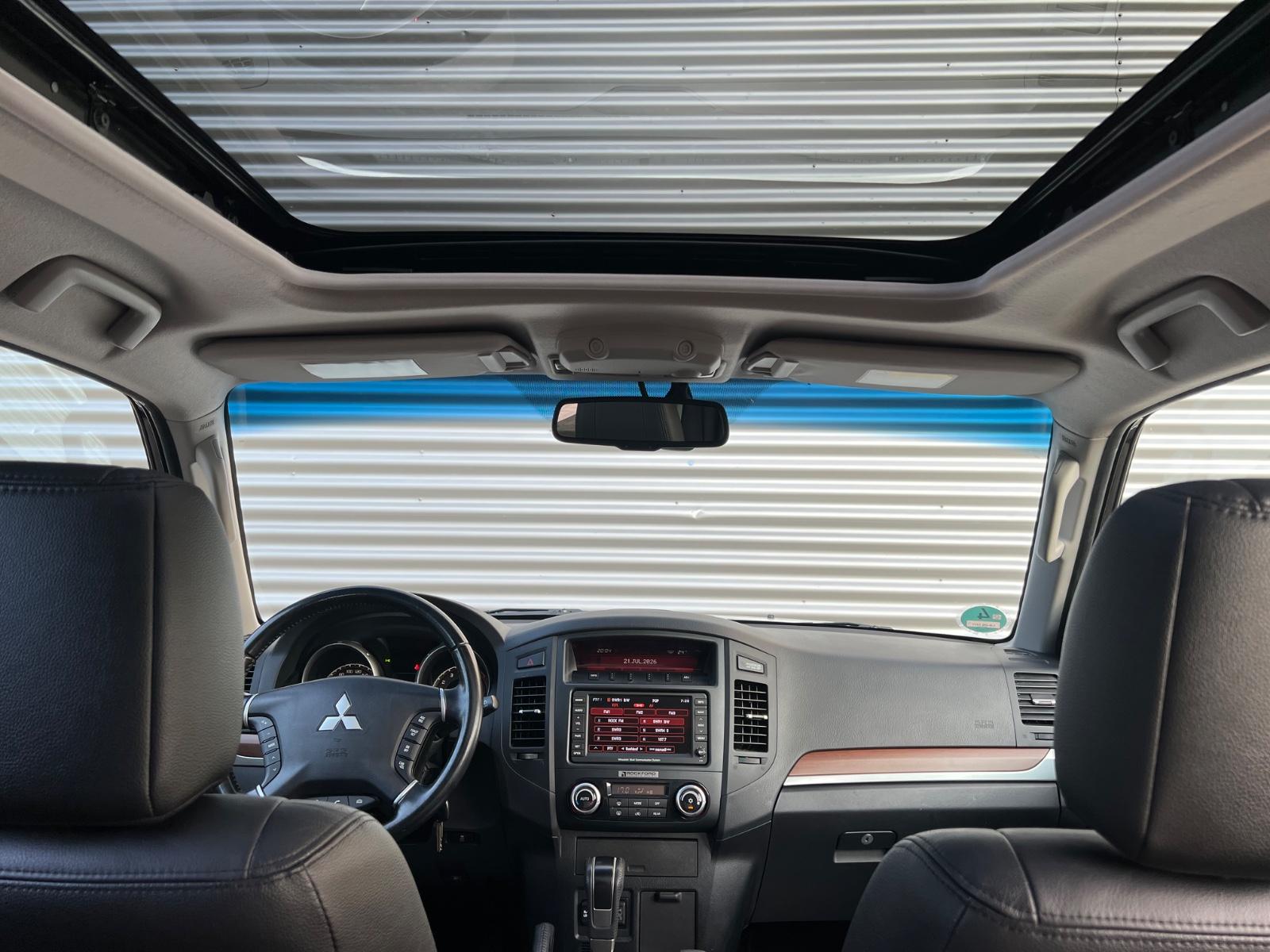 Mitsubishi Pajero 3.2 DI-D 200 ch Instyle 4x4 - 7 places - Cuir - GPS - Toit ouvrant