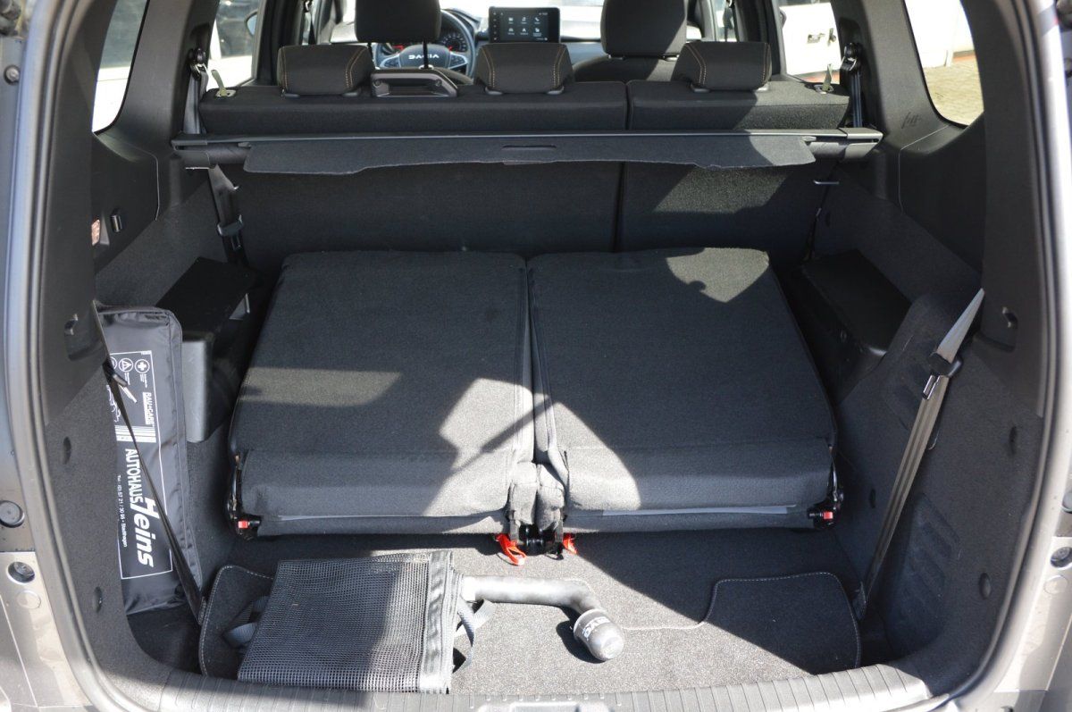 Fahrzeugabbildung Dacia Jogger   Extreme+ AHK SHZ LED 7-Sitzer