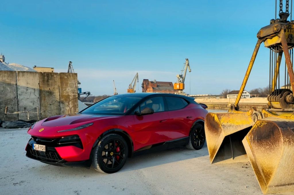 Lotus Eletre R EXCLUSIV NATRON RED Leasing übern. mög