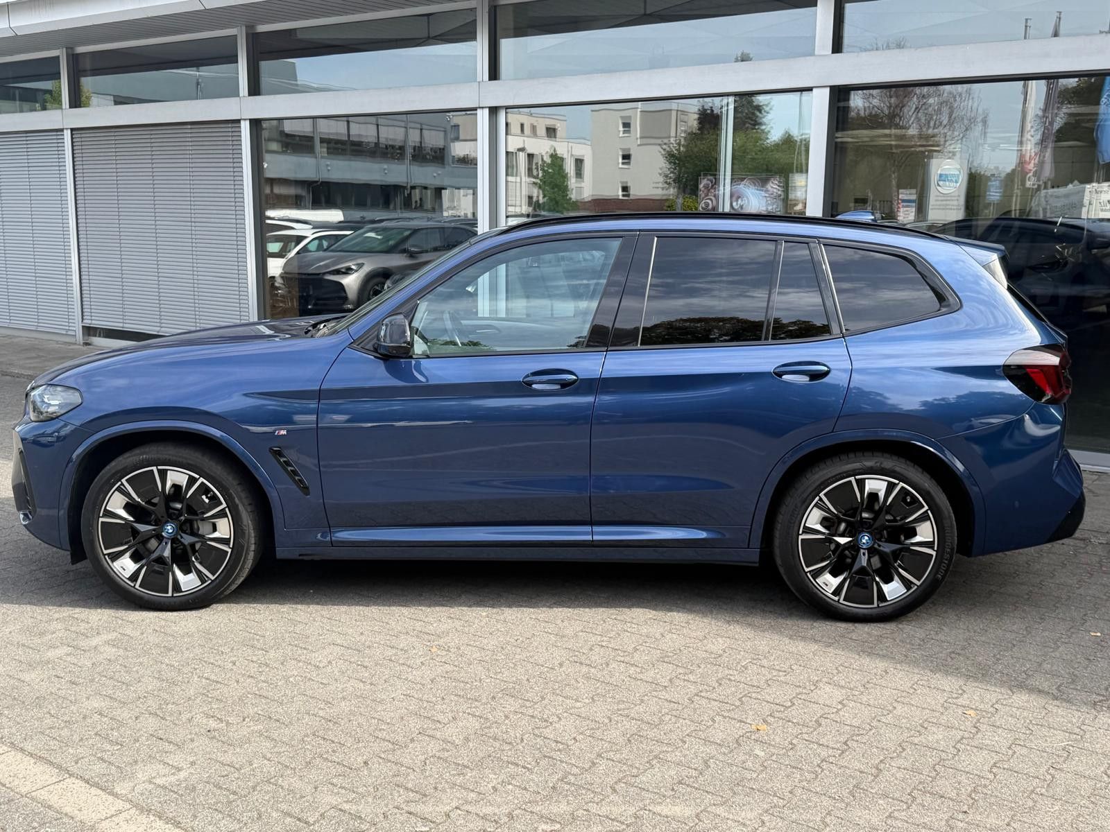 Fahrzeugabbildung BMW iX3  Inspir M Sport SHADOW+PANO+MEMO+360+ACC+AHK