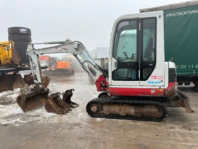 Takeuchi TB125. 3 Löffel.