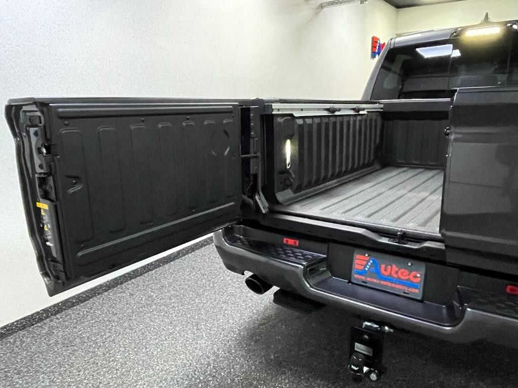 Fahrzeugabbildung Dodge LARAMIE NIGHT EDITION-RAMBOX-TAILGAT-12"-LUFTF.