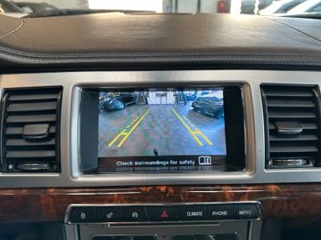 Jaguar XF *Keyless*AHK*BI-XENON*Leder*2-Zonen*