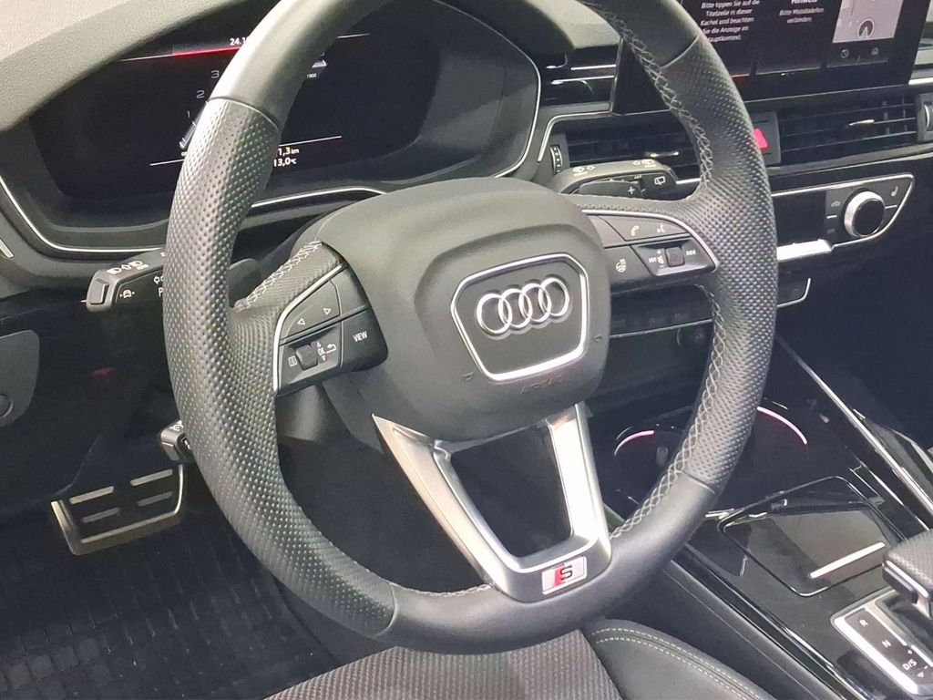 AUDI A4 2024