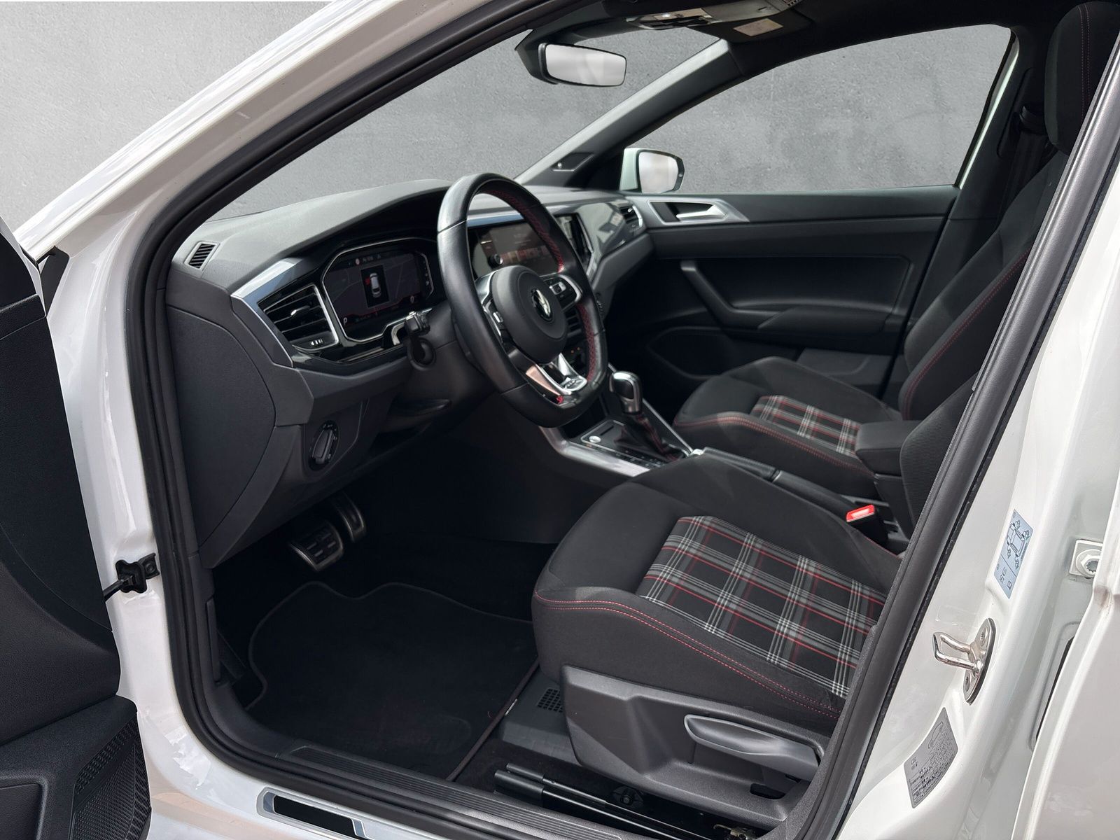 Fahrzeugabbildung Volkswagen Polo GTI 2.0 TSI Kamera Pano AppConnect