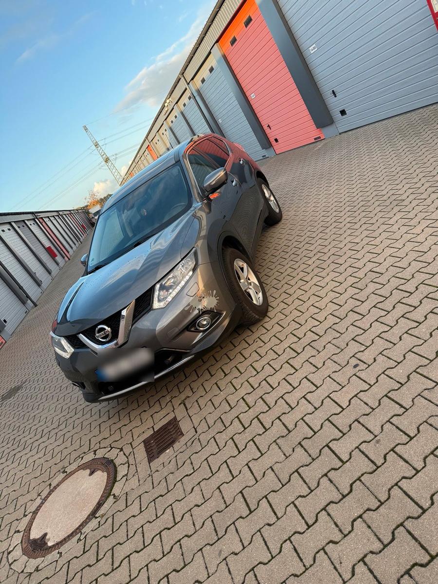 Nissan X-Trail 2014 — rear view