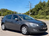 Opel Astra J 1.4 Lim. 5-trg. Selection Sitzhzg./TÜV - Opel Astra bis 5.000 Euro