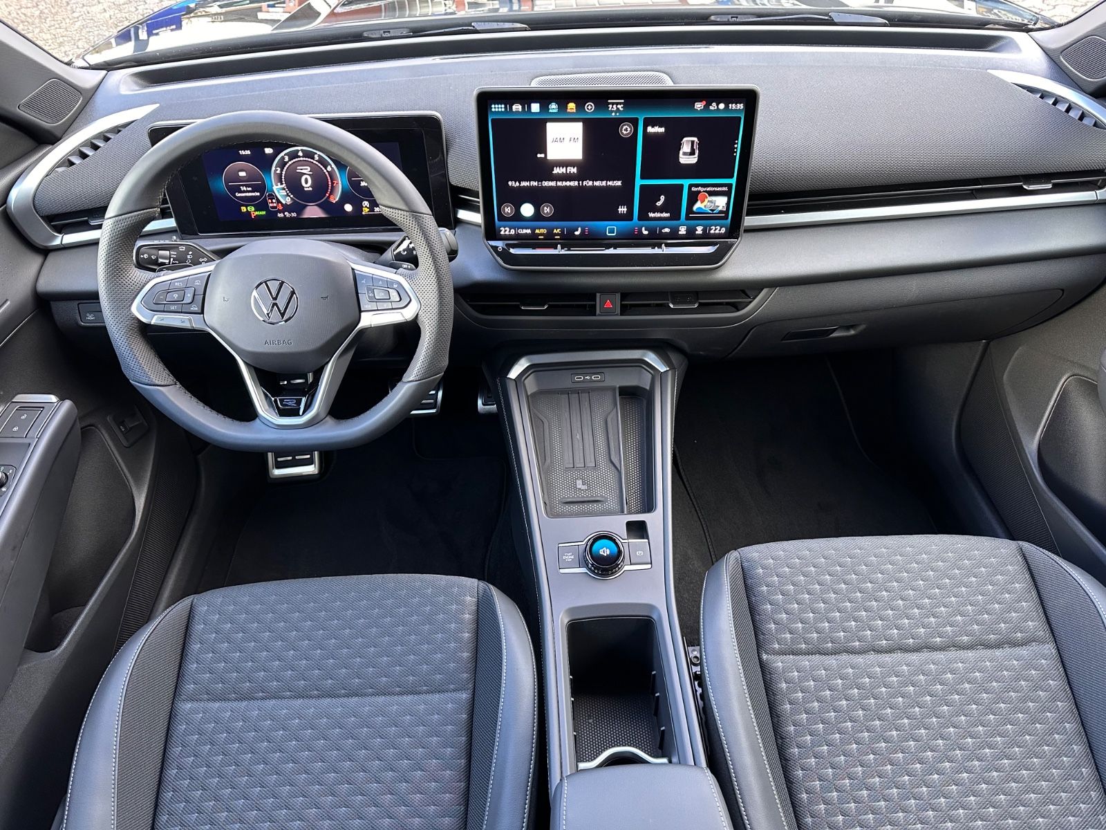 Fahrzeugabbildung Volkswagen T-Roc R Line 1.5 eTSI DSG APP/ACC/AHK/LED/eHeck