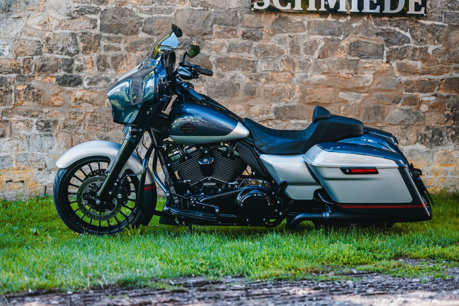 Harley-Davidson FLHXS Street Glide Special 107