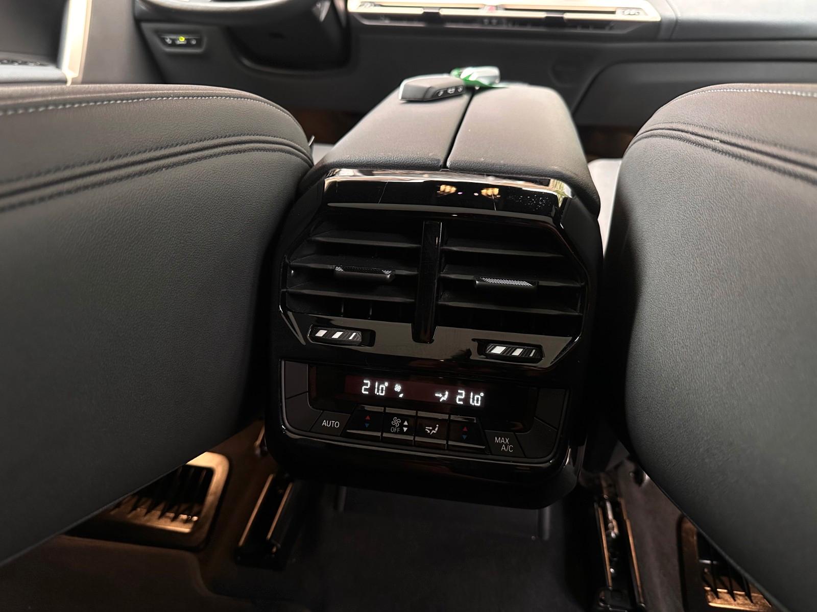 BMW iX xDrive40 M Sport PANO-SKY*AHK*DA-Prof*360°