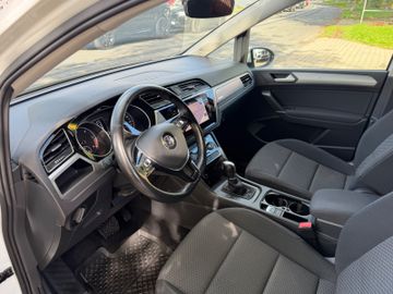 Volkswagen Touran - 11