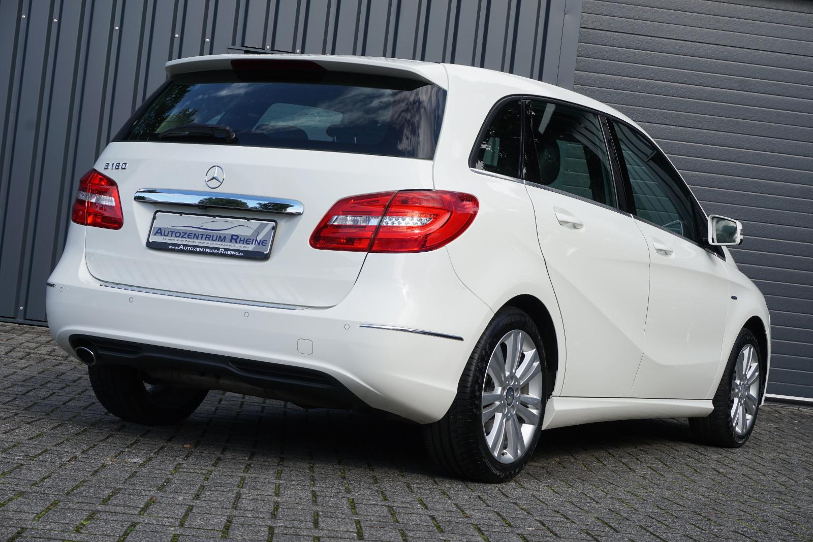 Mercedes-Benz B 180 Bi-Xenon RFK SHZ NAV Leder AHK Memory