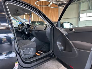 Volkswagen Tiguan *NAV*TEMPO*2-ZONEN*SitzHZ*PCD*TÜV 527*