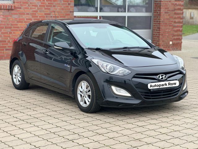 Hyundai i30 1.6 Drive blue Trend Limosine Clima TÜV NEU