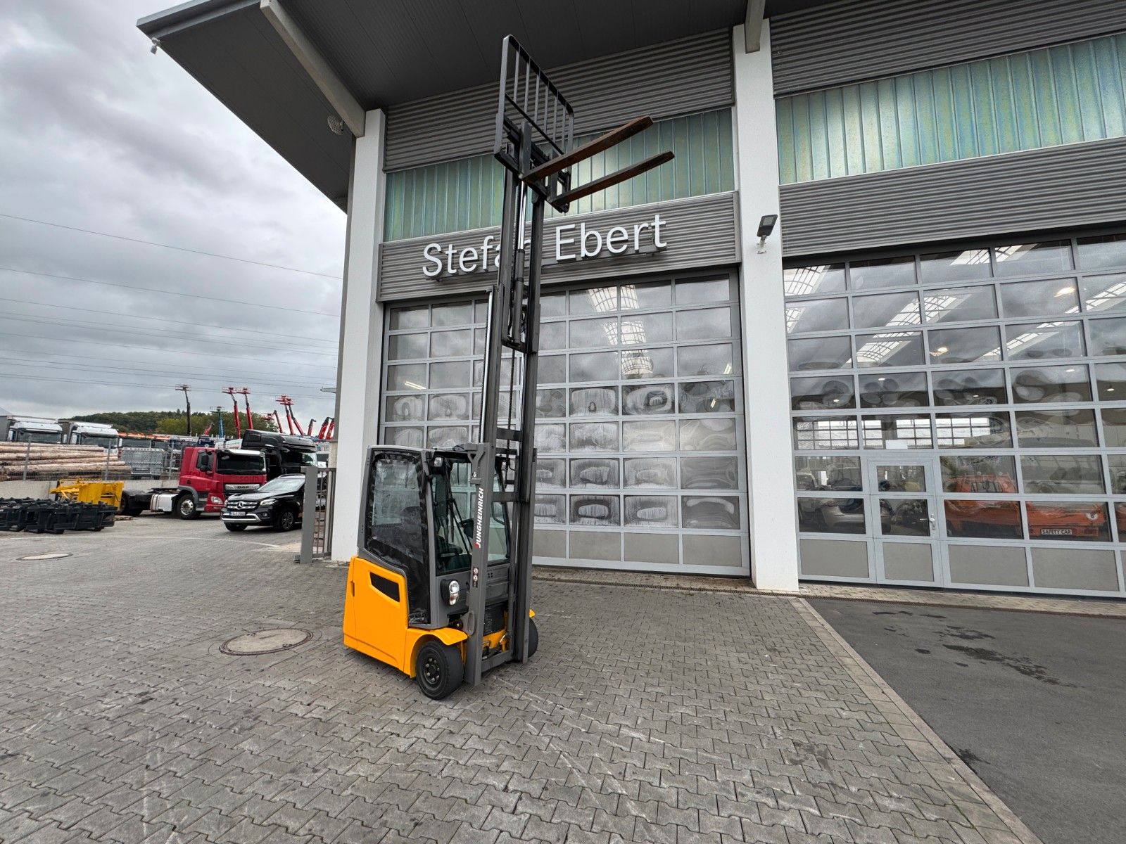 Fahrzeugabbildung Jungheinrich EFG 215 / Triplex: 4.25m! / SS / nur 2.819h!