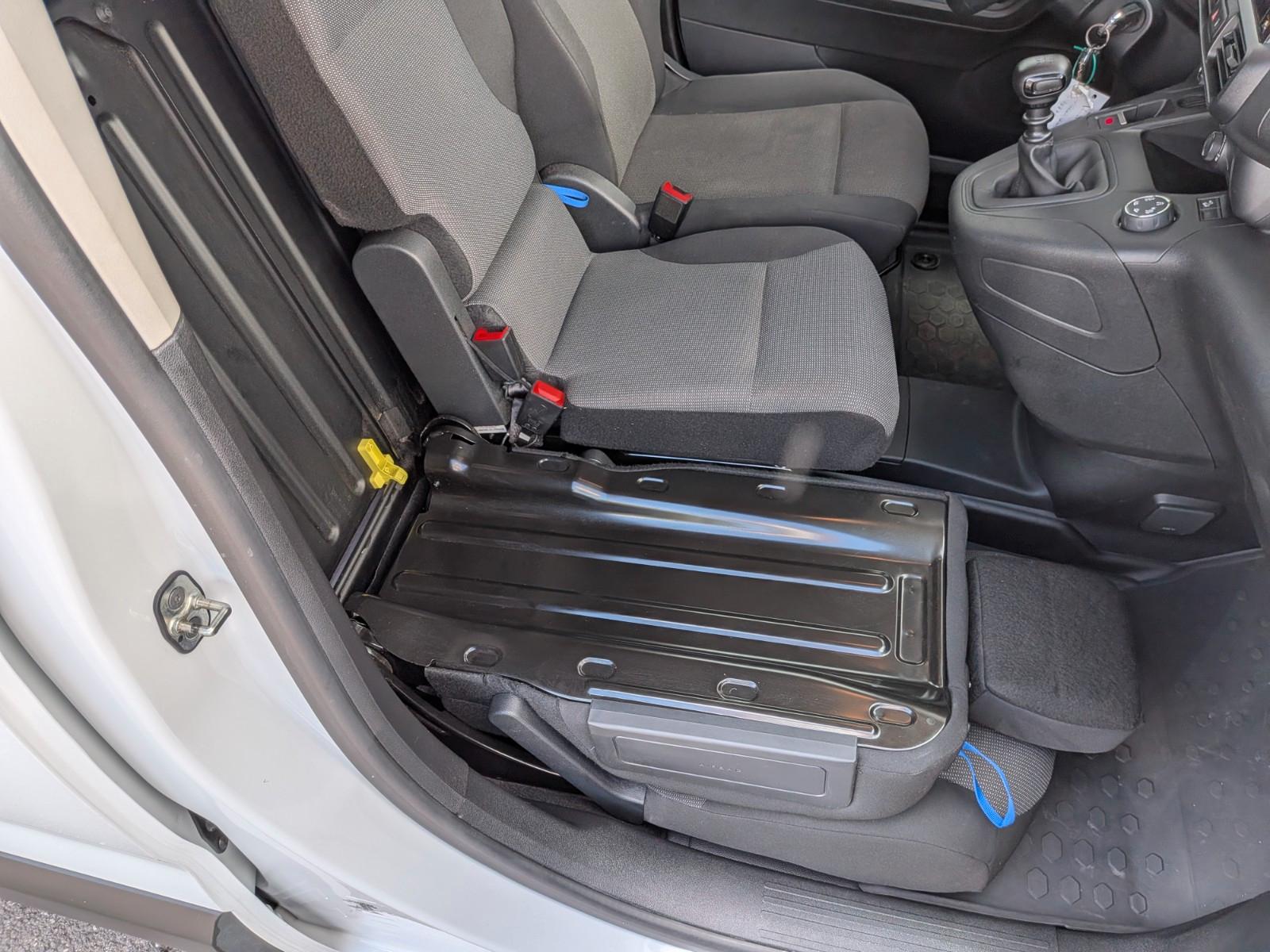 Peugeot Partner L1 1.5 HDI*AHK*NAVI*Kamera*Tempomat*220V