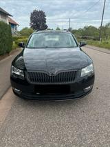 Skoda Superb BJ 2014 - Skoda Superb aus 2014 mit Benzin-Antrieb: Kombi