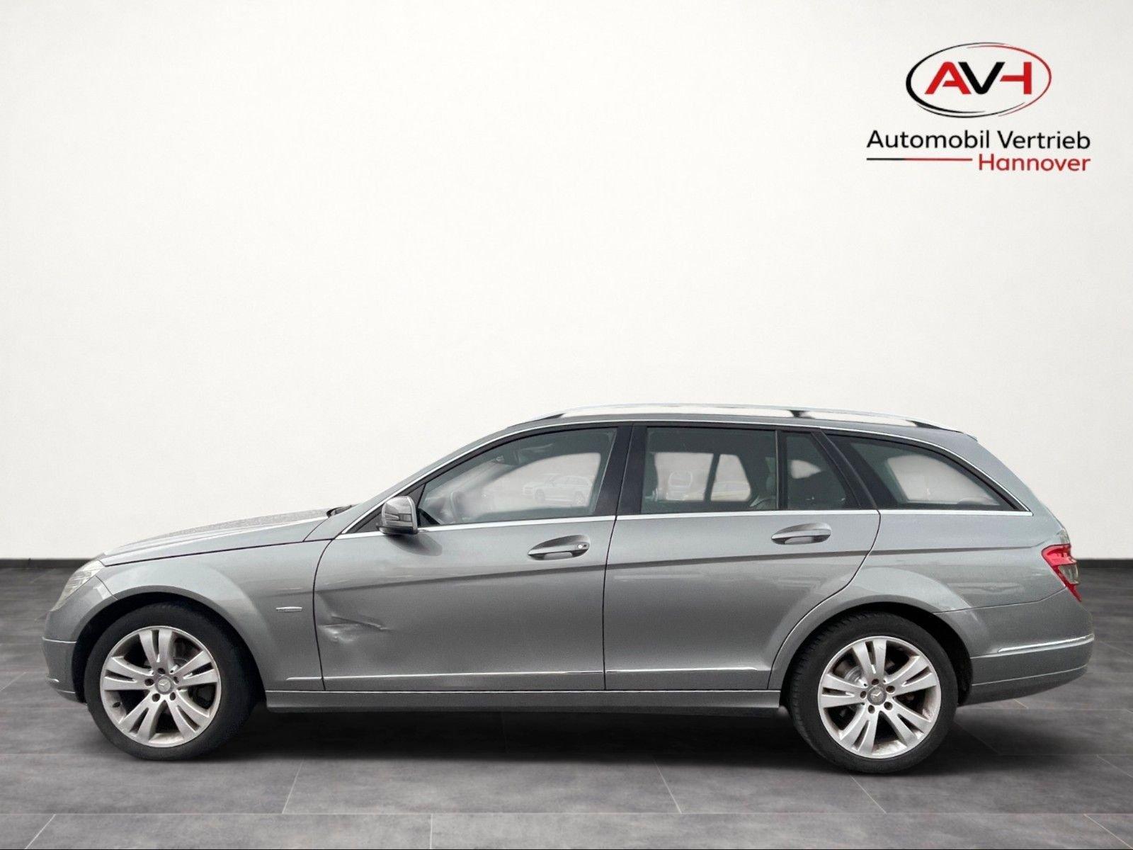 Mercedes-Benz C220 2011 — rear view