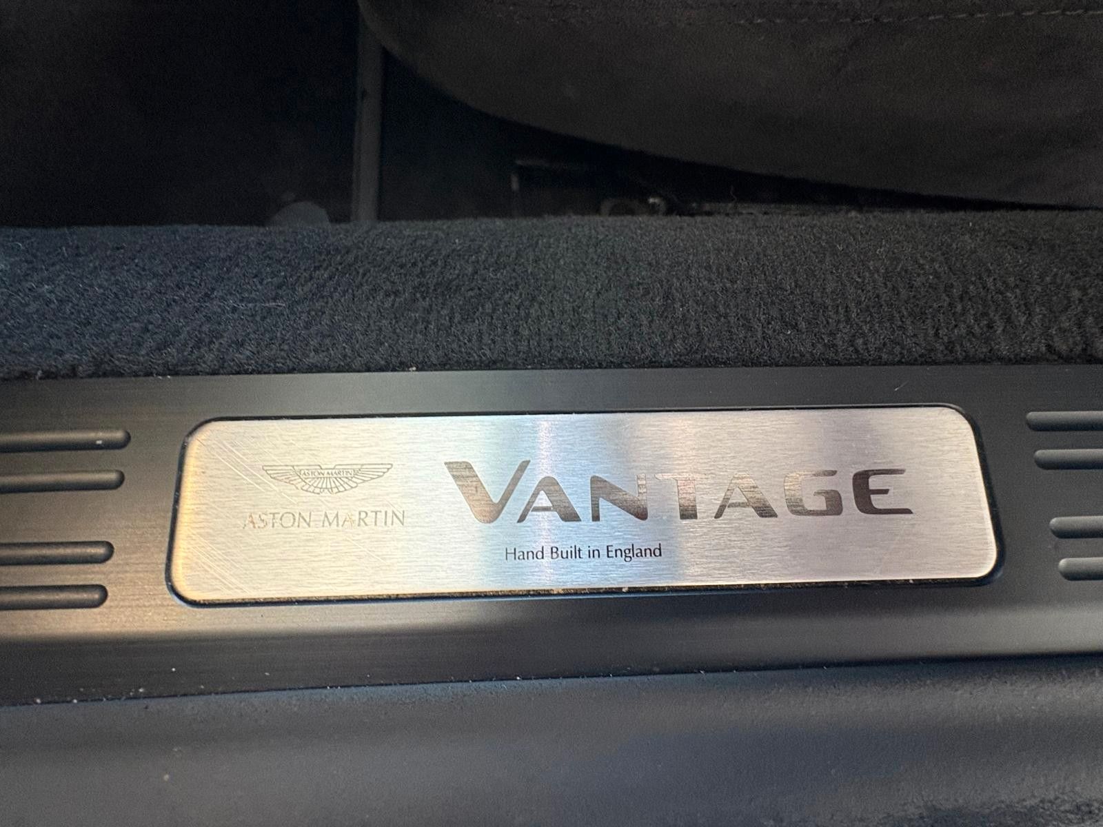 Fahrzeugabbildung Aston Martin V8 Vantage 4.0 V8 voll sehr gepflegt