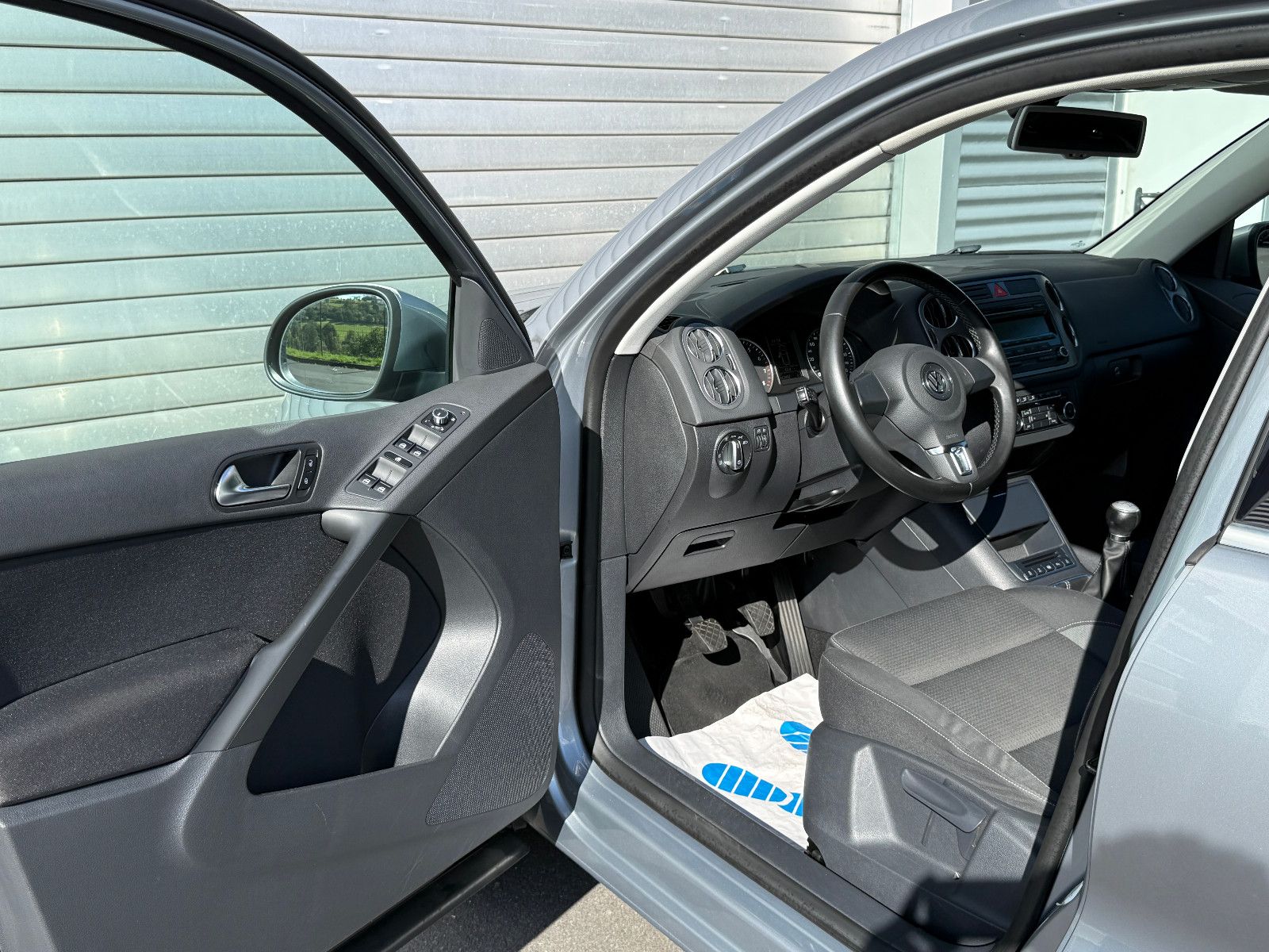 Fahrzeugabbildung Volkswagen Tiguan Team AHK Ambiente-Paket GRA SHZ PDC