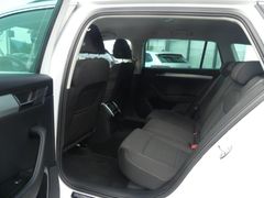 Fahrzeugabbildung Skoda Superb Combi 1.6 TDI DSG Ambition *XEN*NAVI*ACC*