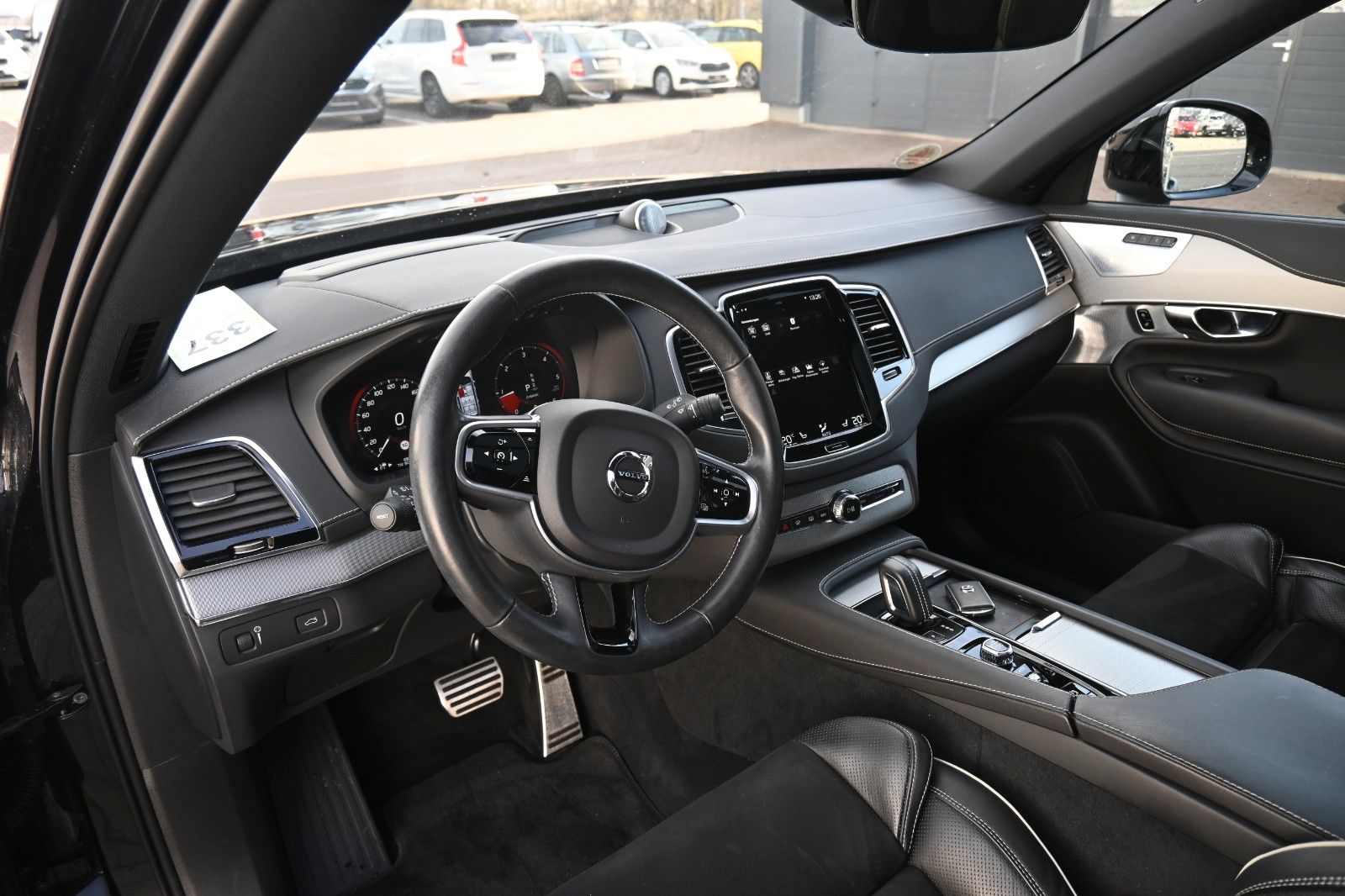 Fahrzeugabbildung Volvo XC90 R Design AWD*B&W*PANO*LUFT*AHK*360*VOLL