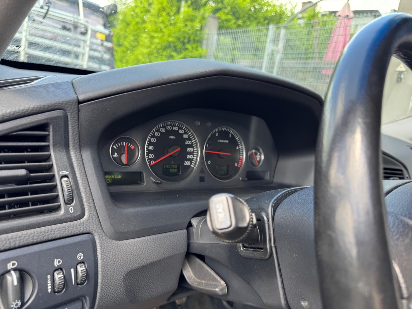 Volvo V70 2004 — engine 2.400 cm³, 163 HP (120kW)