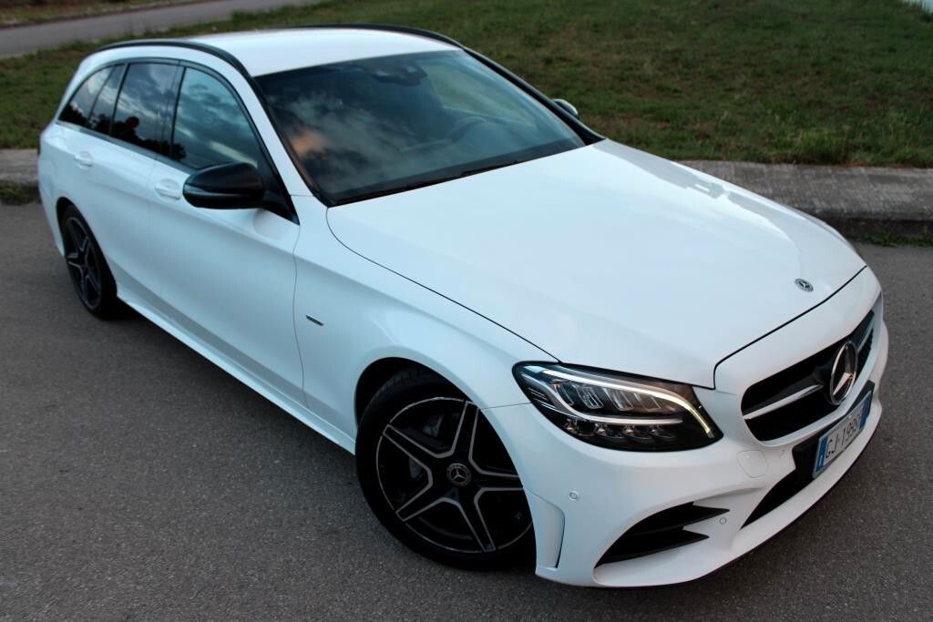 Mercedes-Benz MERCEDES C220d SW Aut. *AMG Night Edition imagem 3