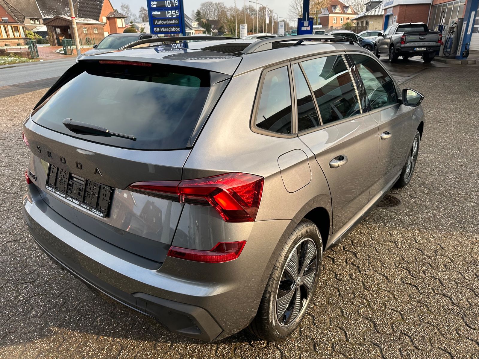 Fahrzeugabbildung SKODA Kamiq Monte Carlo 1.0 TSI DSG ACC/Matrix/Pano
