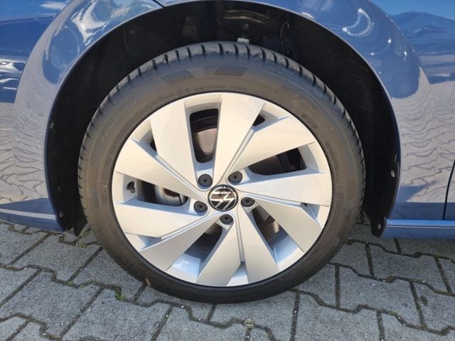 Fahrzeugabbildung Volkswagen Golf 1,5 TSI LIFE PANO SHZ TRAVEL-ASSIST LED DAB