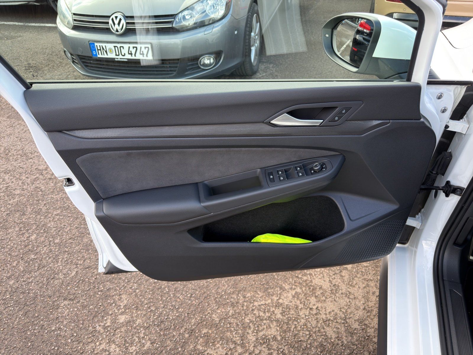 Fahrzeugabbildung Volkswagen Golf VIII GTI 2.0 TSI DSG.RF-Kamera.Navi.SH.Keyl