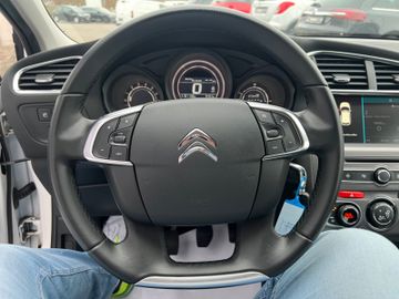 Fahrzeugabbildung Citroën C4 Lim. Selection 1.6 Blue HDI PDC Klima SHZ uvm