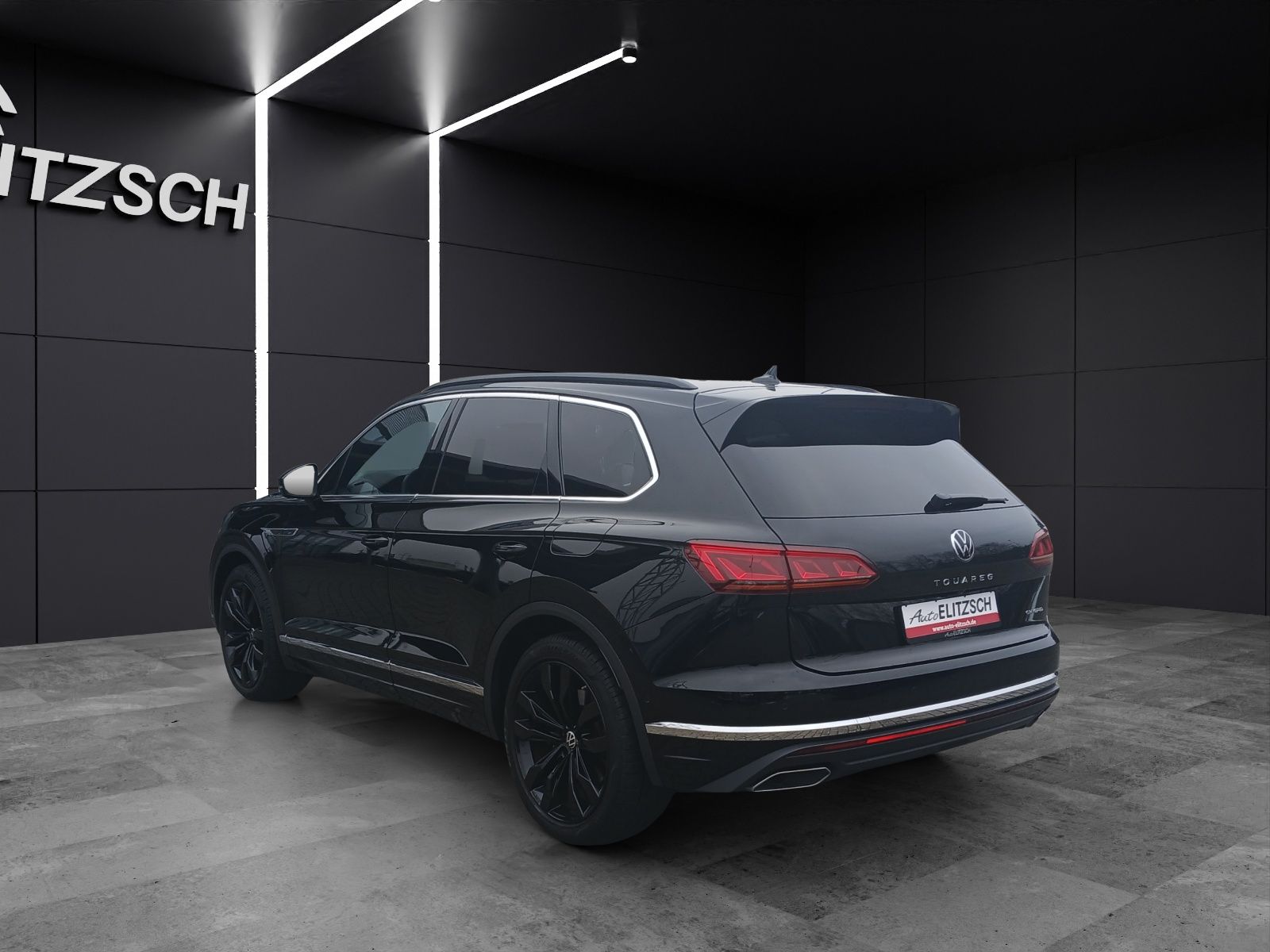 Fahrzeugabbildung Volkswagen Touareg eHybrid Elegance 4M Matrix AHK HUD Pano