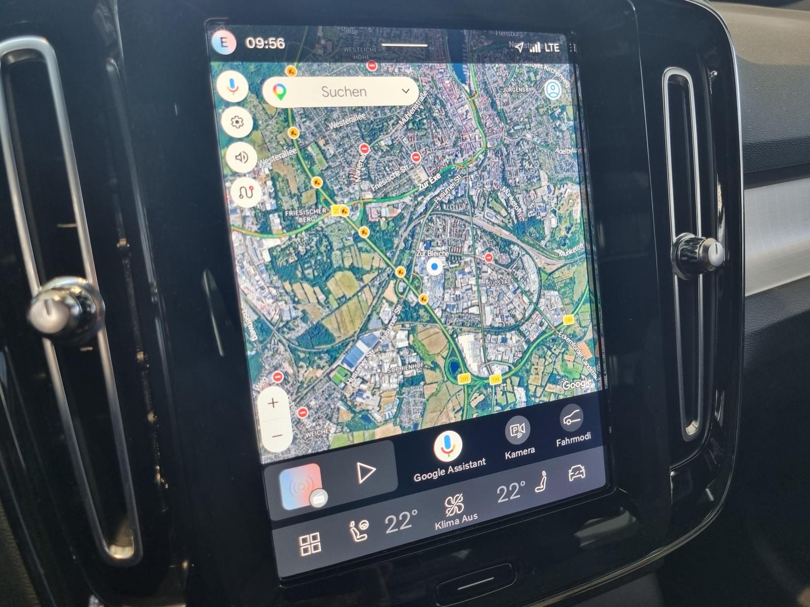 Fahrzeugabbildung Volvo XC40 B4 Plus Black Edition 'Panoramadach'