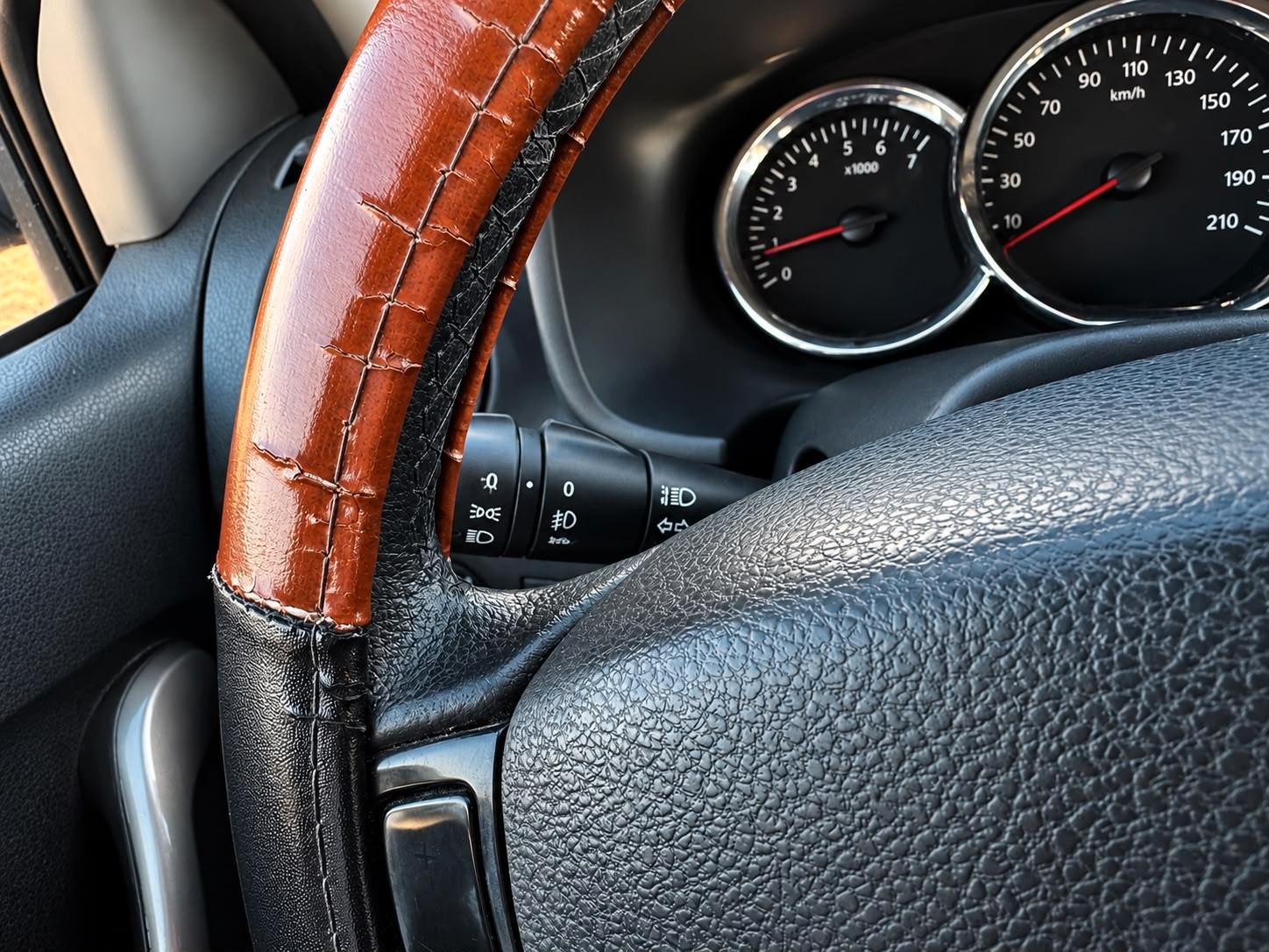 Dacia Sandero 2015 — photo 29