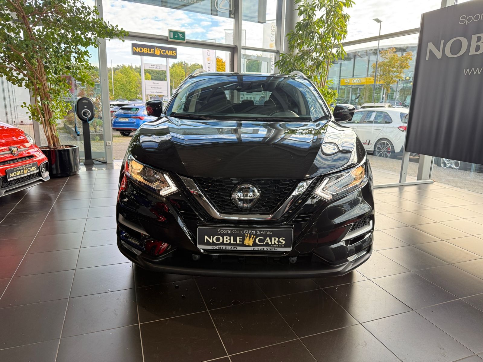 Fahrzeugabbildung Nissan Qashqai 1.3 DIG-T DCT ZAMA PANO NAV SHZ