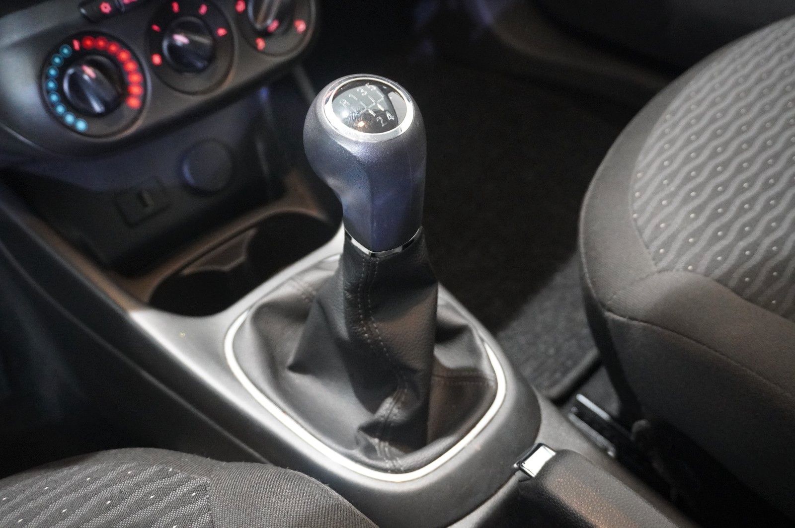 Fahrzeugabbildung Opel Corsa E 1.4T DRIVE 3-TÜR KLIMA/SHZ/PDC/TEMP./LHZ