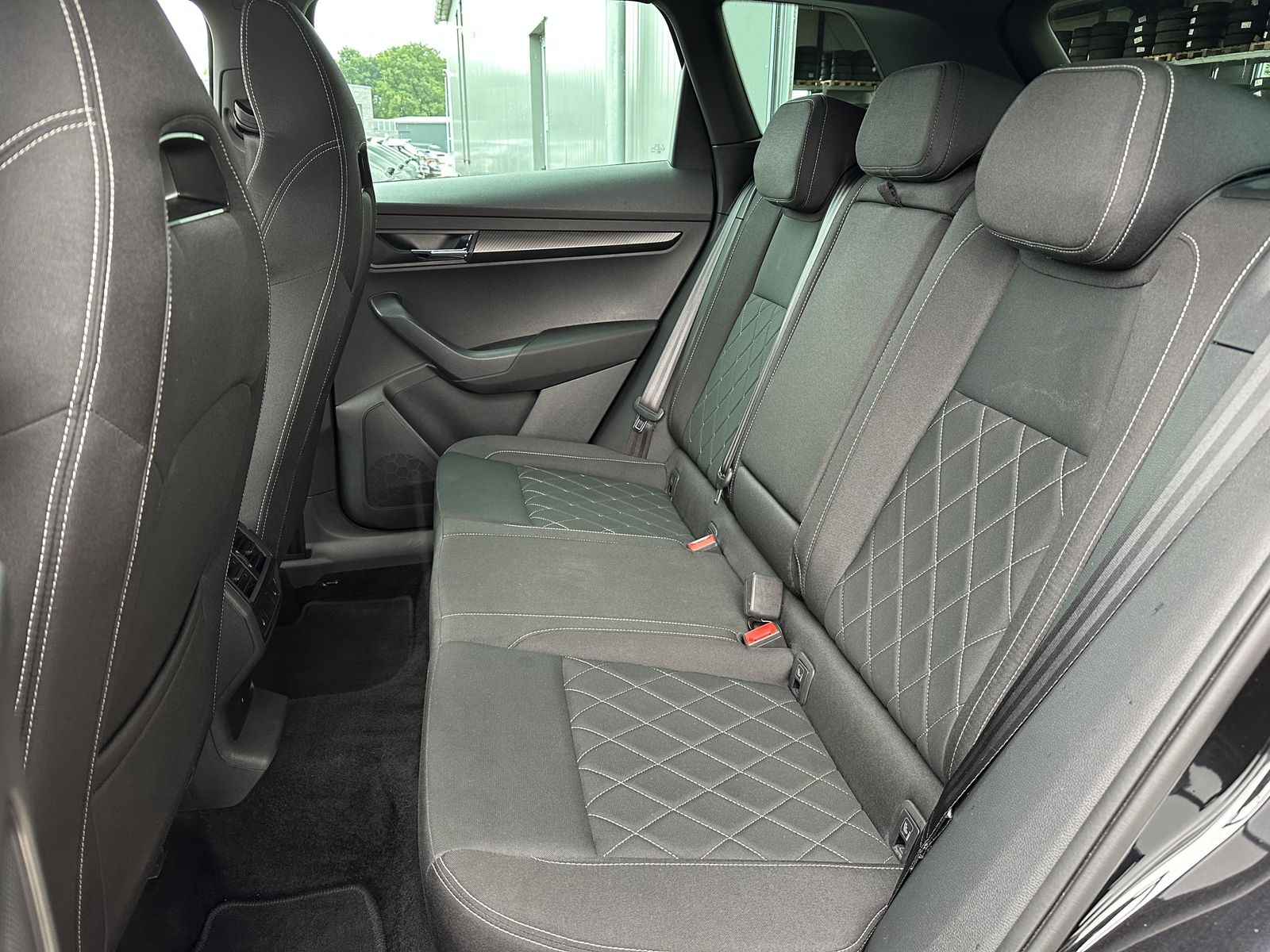 Fahrzeugabbildung SKODA Karoq 2.0 TDI Sportline NAV+LED+KAM+ACC+AHK+19ZO