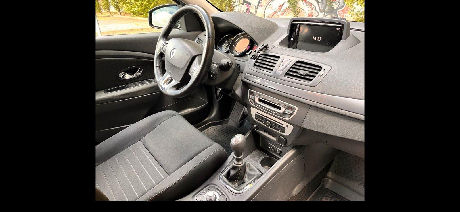 Renault Megane 2015 — фото 12