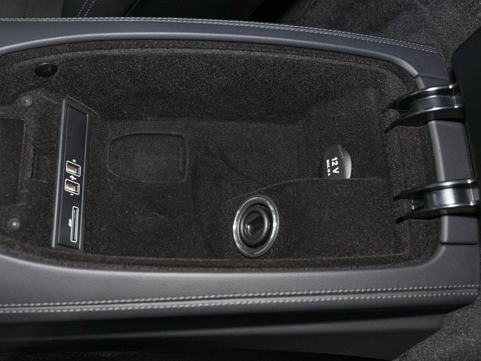 Fahrzeugabbildung Mercedes-Benz AMG GT S - Keramikbremsen|AMG Dynamic-Plus-Paket